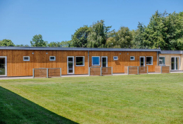 Udendørs terrasseområde ved Danhostel Tønder Byferie