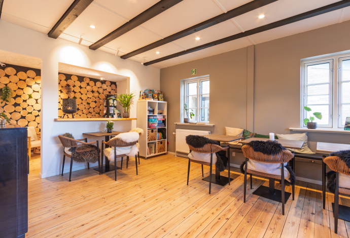 Hyggelig opholdsstue på Danhostel Rønde