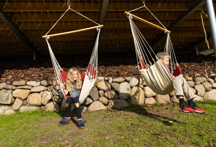 Hængestole og hængekøjer på Danhostel Rønde